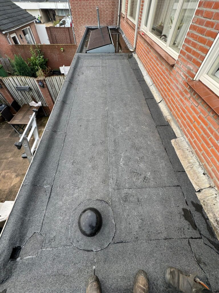 Plat dak renovatie met dakdekking